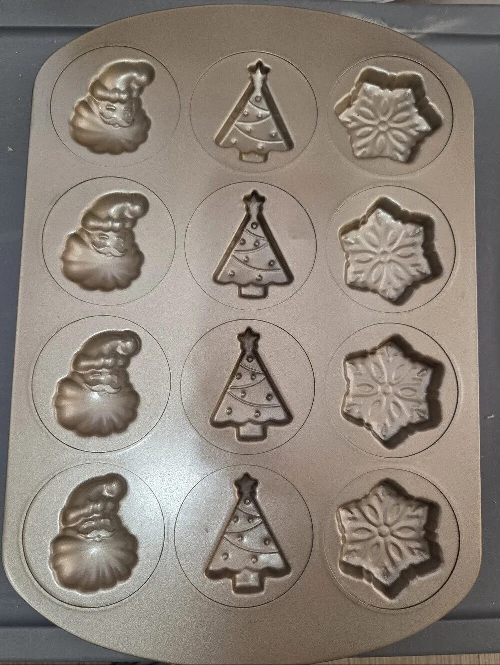 Wilton Holiday Nonstick Cookie Cake Pan Santa Christmas Tree And Snowman